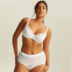 Soutien-gorge Emboîtant Avec Armatures Ivoire CAPRI 7 Soutien-gorge Emboîtant Avec Armatures Ivoire CAPRI -Bestform Lingerie BL14500 011 WEB 3 781ba637 0195 4b3a ae7b 69441e8f0ac7
